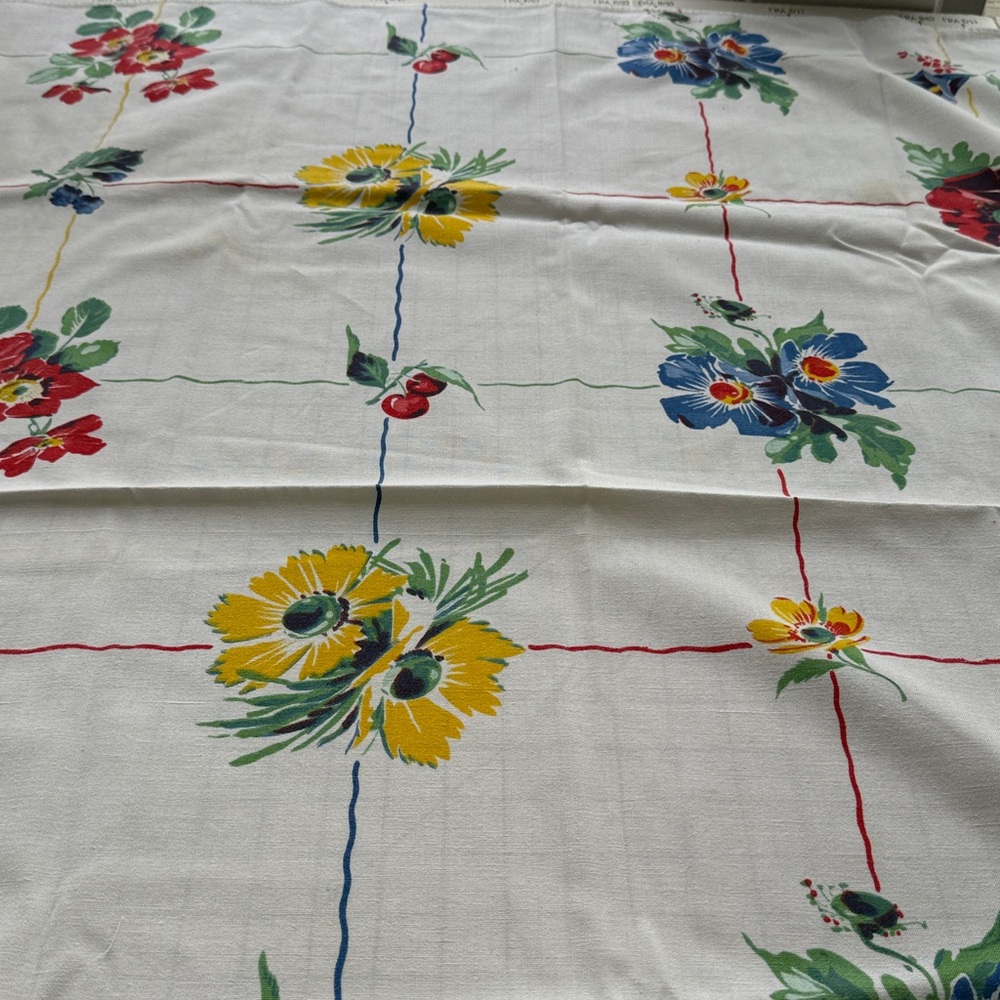 Vintage 1950s Floral & Strawberry Printed Tablecloth – Mid-Century Farmhouse - Picture 6 of 16